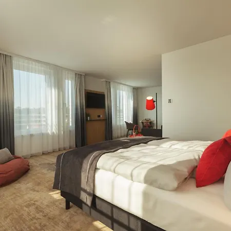 - The Niu, Sparrow By Ihg Regensburg
