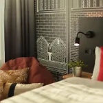 - The Niu, Sparrow By Ihg