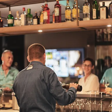 - The Niu, Sparrow By Ihg Regensburg