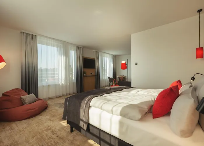 - The Niu, Sparrow By Ihg Regensburg